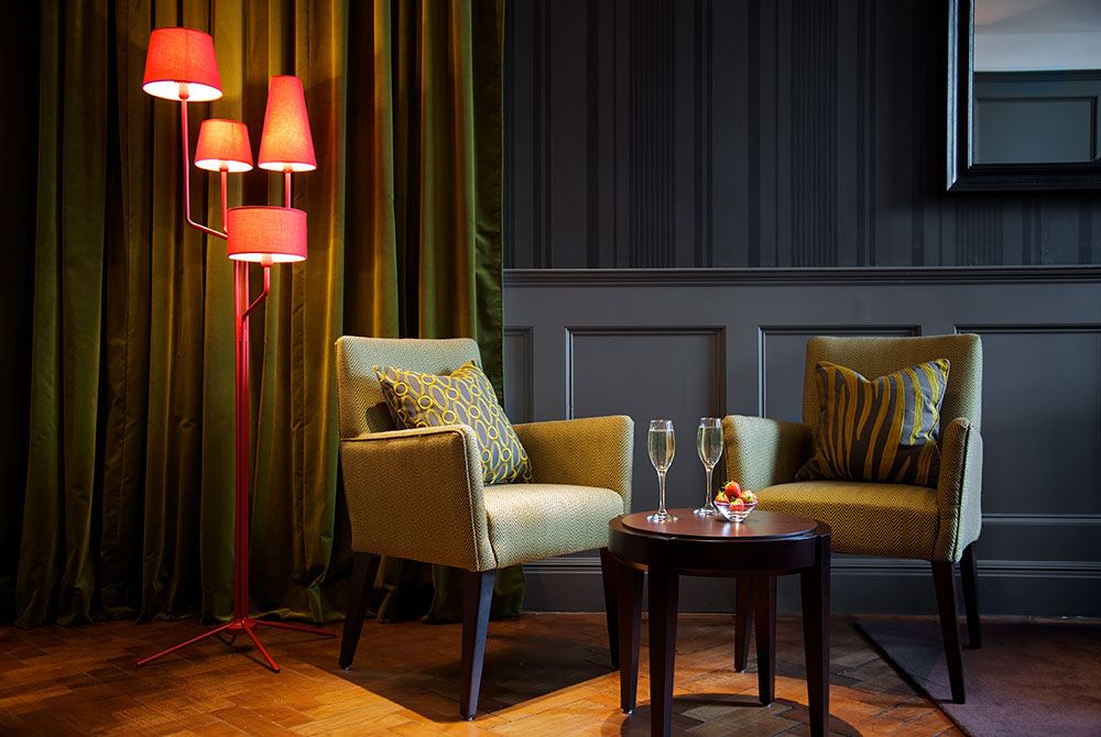 Quiet spot for relaxed drinks and conversation