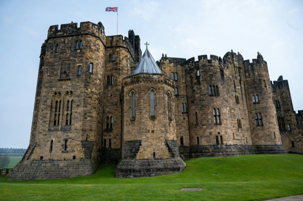 harry potter castle near london - alnwick castle exterior in northumberland